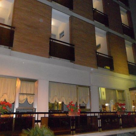 Hotel Galileo Римини Екстериор снимка