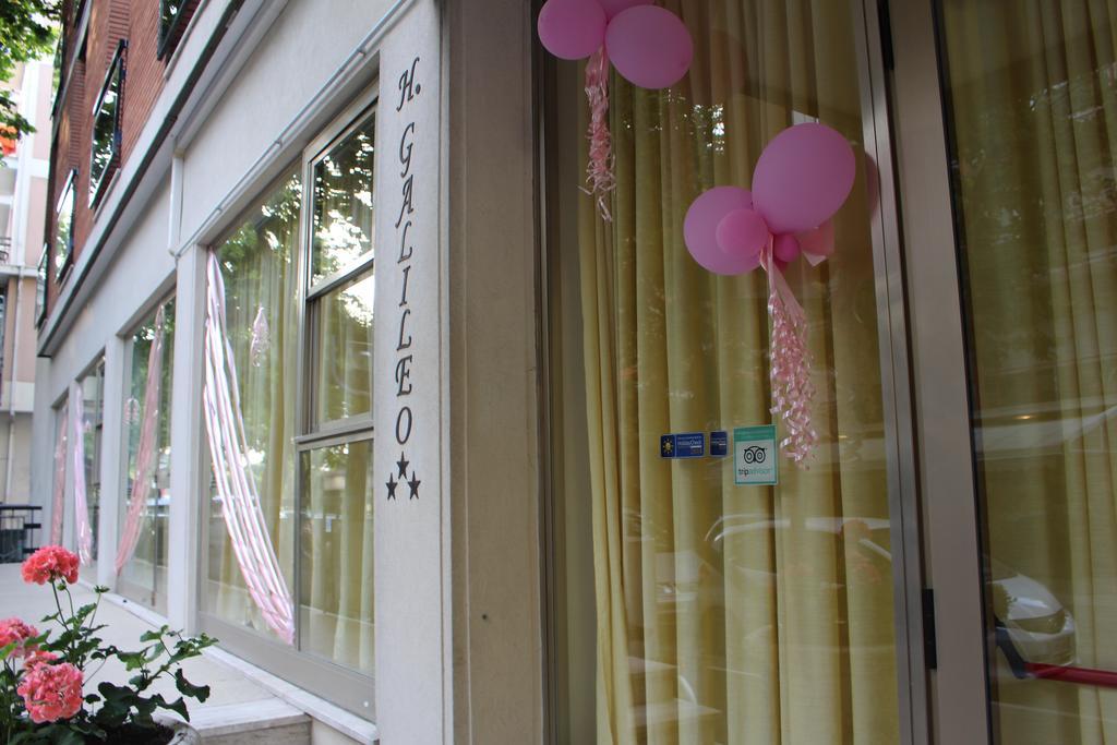 Hotel Galileo Римини Екстериор снимка