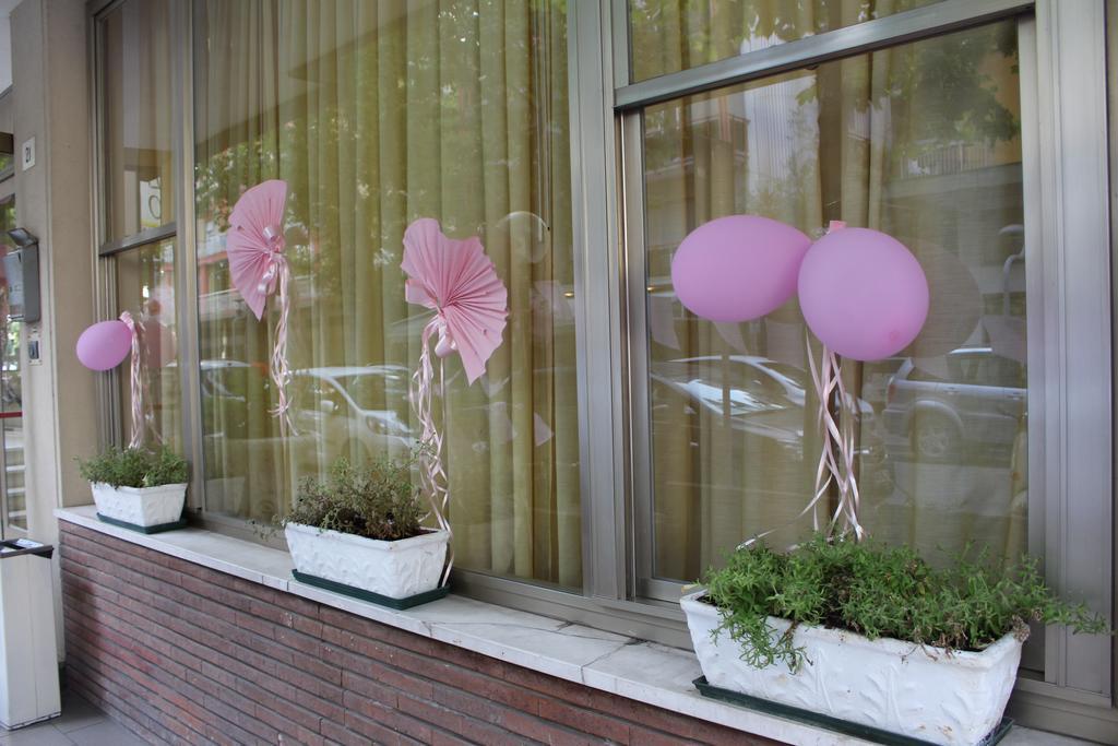 Hotel Galileo Римини Екстериор снимка