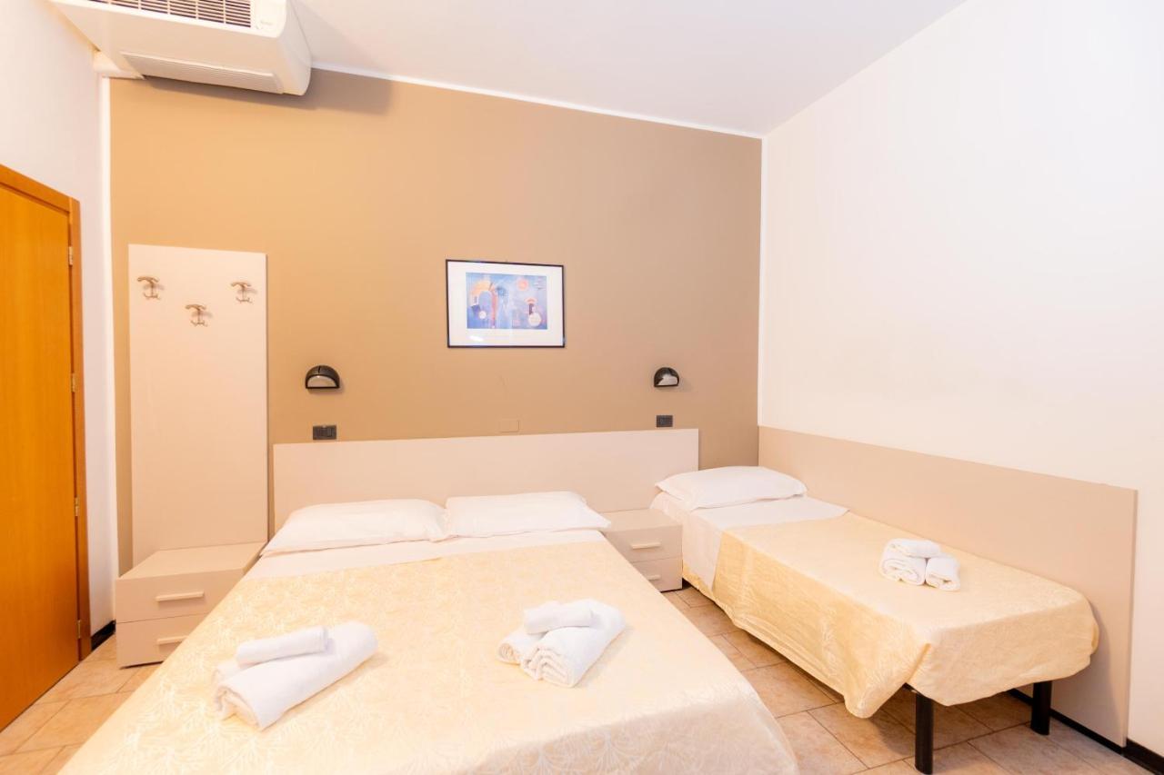 Hotel Galileo Римини Екстериор снимка