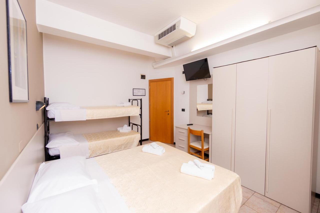 Hotel Galileo Римини Екстериор снимка