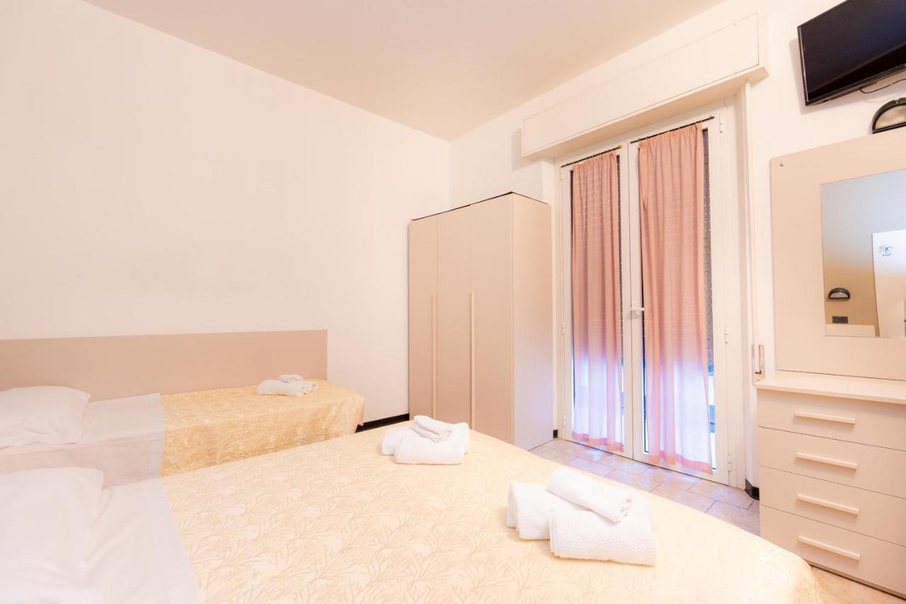 Hotel Galileo Римини Екстериор снимка