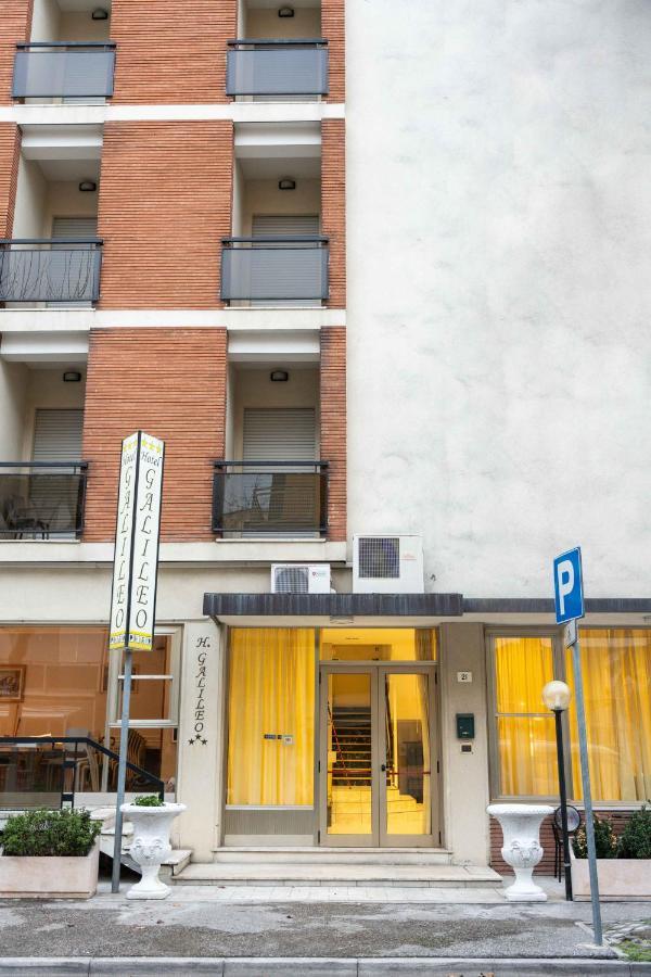 Hotel Galileo Римини Екстериор снимка