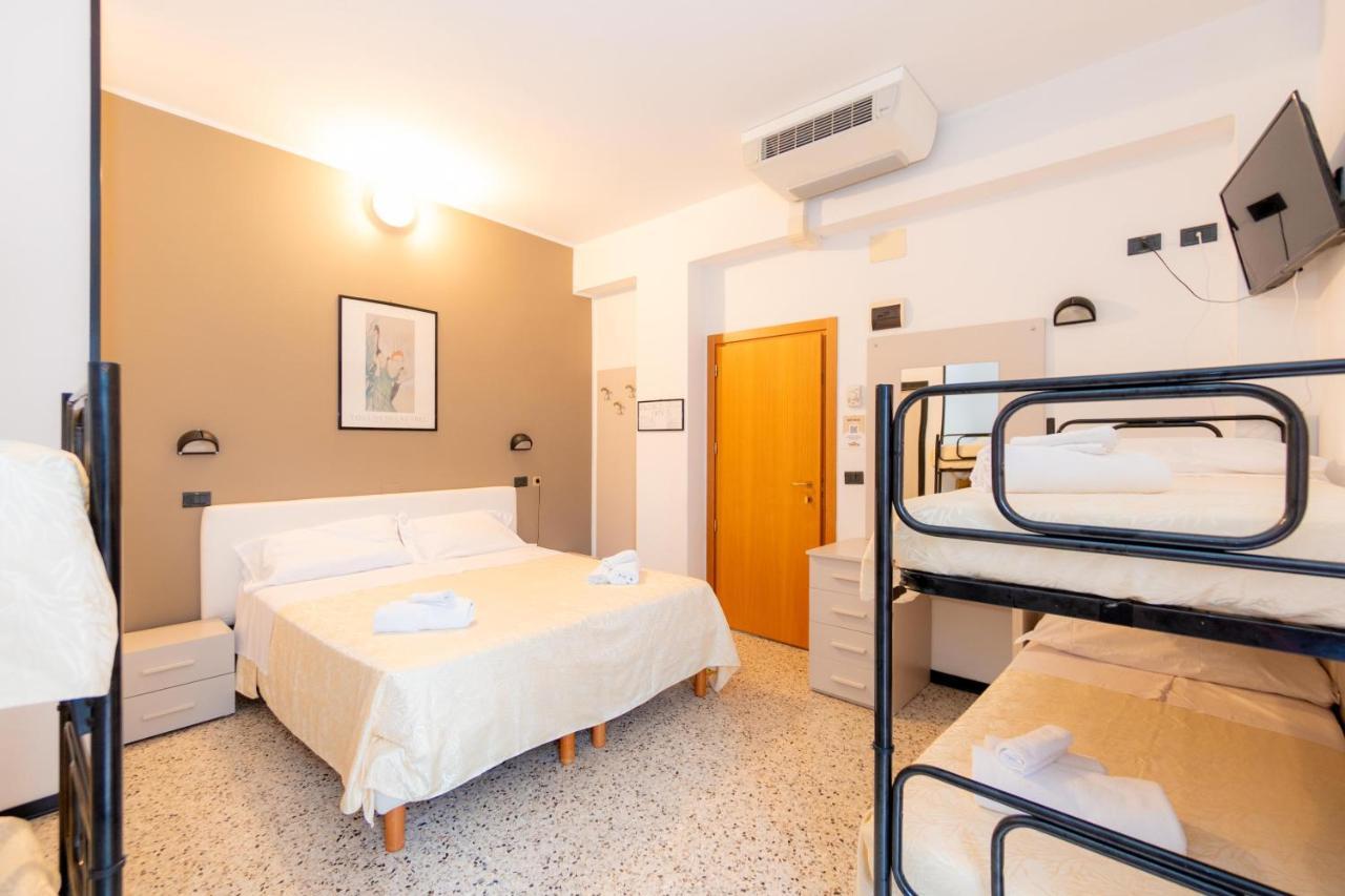 Hotel Galileo Римини Екстериор снимка