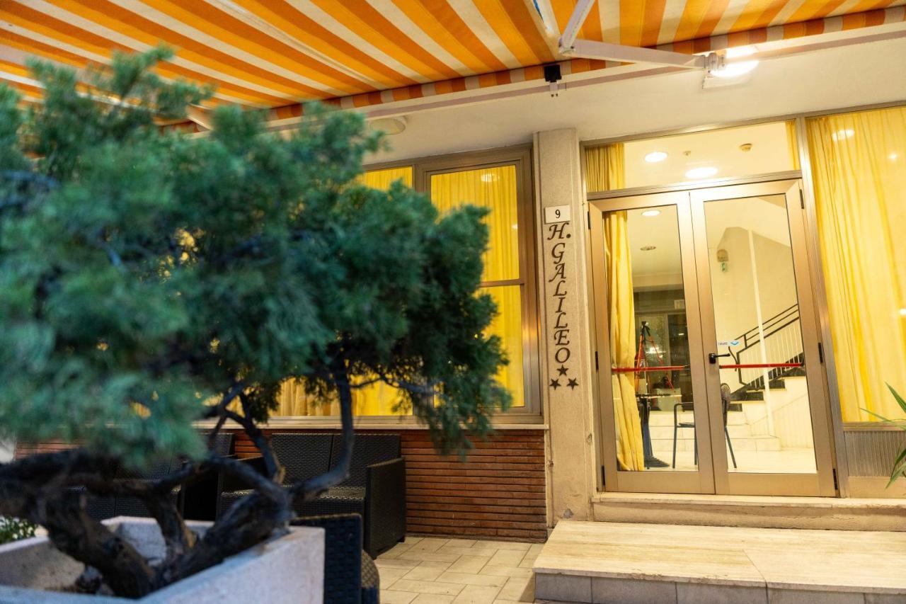 Hotel Galileo Римини Екстериор снимка