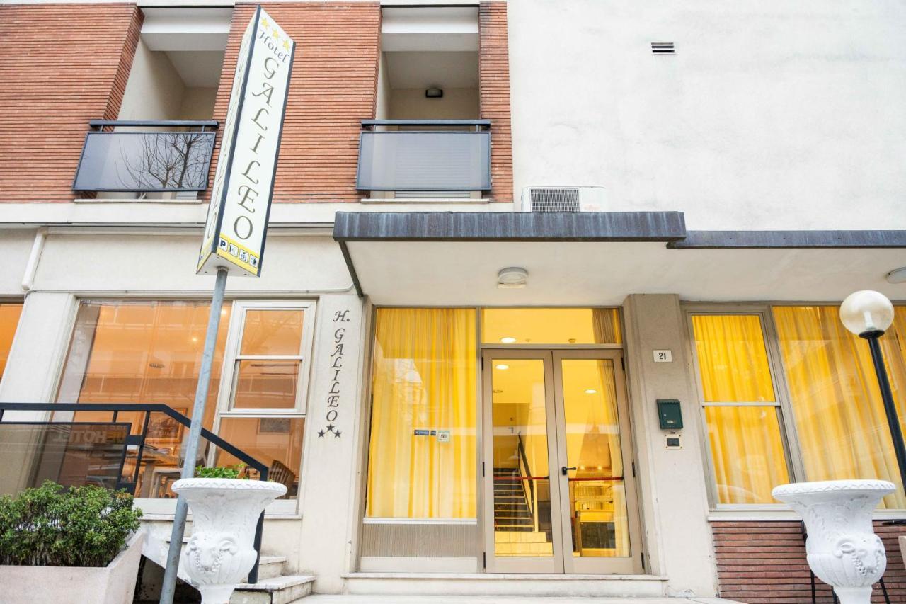 Hotel Galileo Римини Екстериор снимка