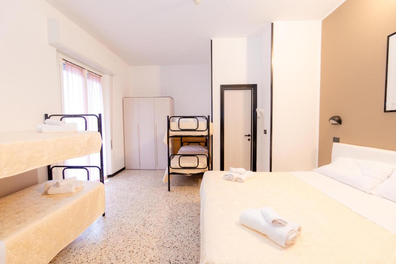 Hotel Galileo Римини Екстериор снимка