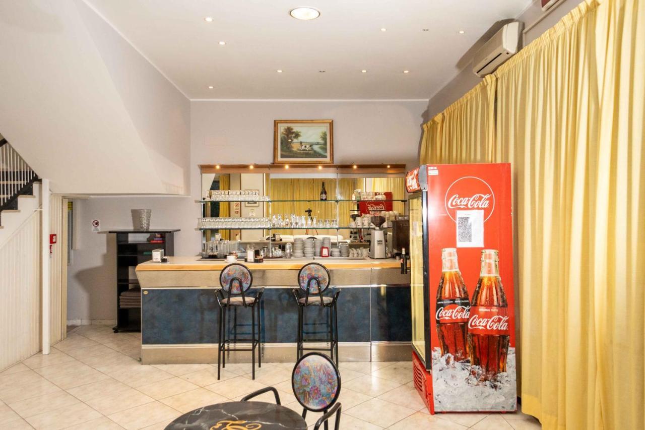 Hotel Galileo Римини Екстериор снимка