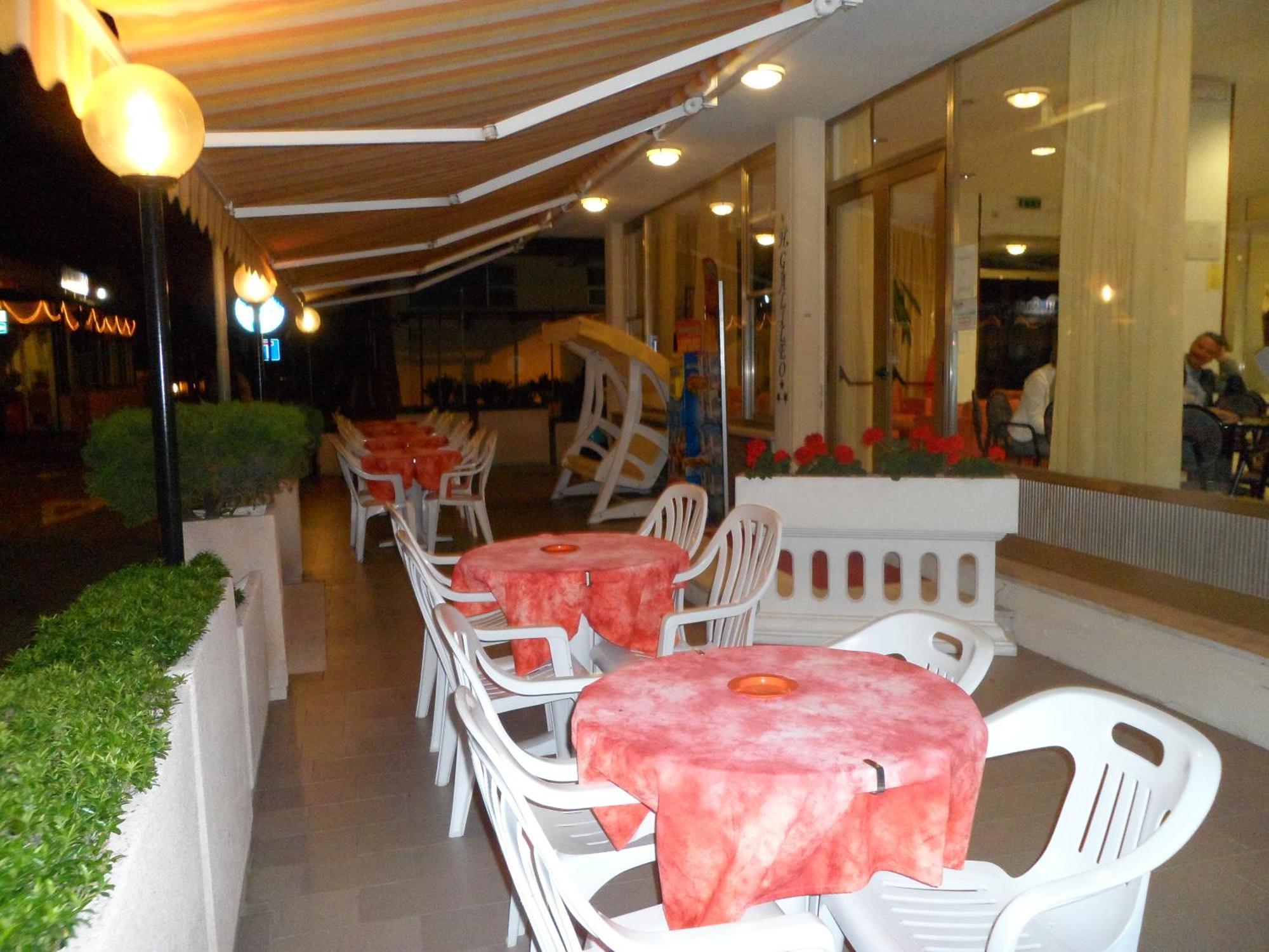 Hotel Galileo Римини Екстериор снимка